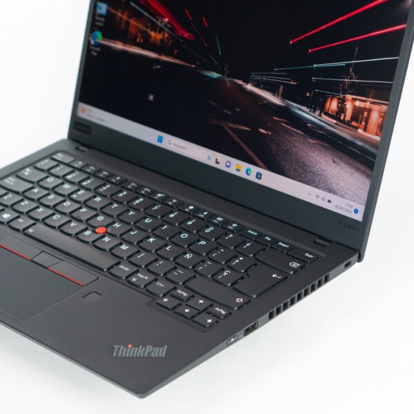 DSC08081 Lenovo ThinkPad X1 Carbon Core i5-8th Tactile
